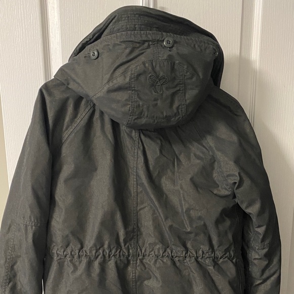 Aritzia tna grey Griffith hooded parka small preloved (button repair needed) - Picture 2 of 9